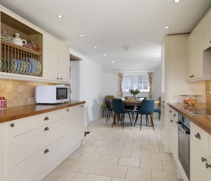 Murray's Cottage Kitchen - StayCotswold