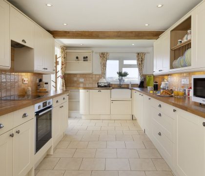 Murray's Cottage Kitchen - StayCotswold