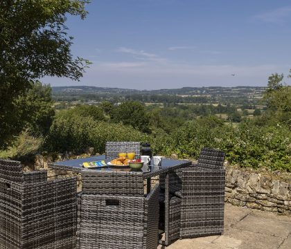 Murray's Cottage Patio - StayCotswold