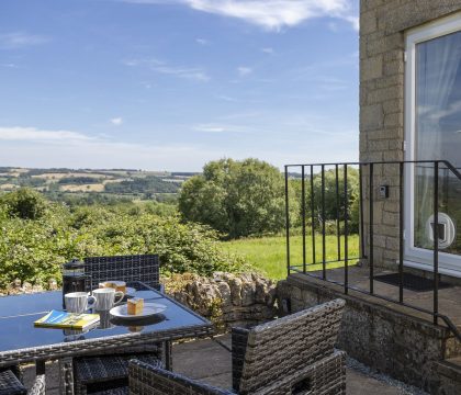 Murray's Cottage Patio - StayCotswold