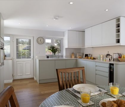 Claire's Cottage Kitchen - StayCotswold