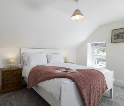 Claire's Cottage Bedroom 2 - StayCotswold