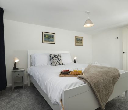 Claire's Cottage Primary Bedroom - StayCotswold
