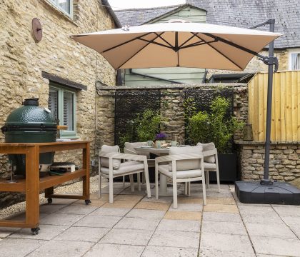 The Mews Hideaway Outside - StayCotswold