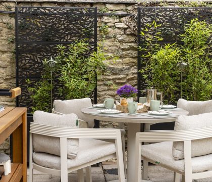The Mews Hideaway Outside - StayCotswold