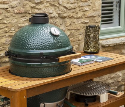 The Mews Hideaway Outside - StayCotswold