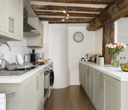 The Mews Hideaway Kitchen/Dining Area - StayCotswold