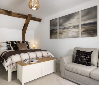 The Mews Hideaway Primary Bedroom - StayCotswold