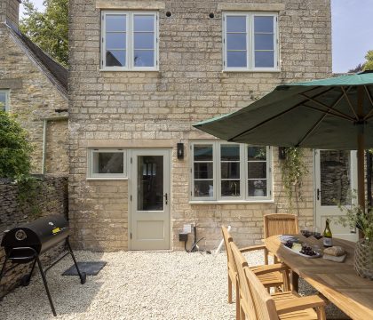 4 Wraggs Row Garden - StayCotswold