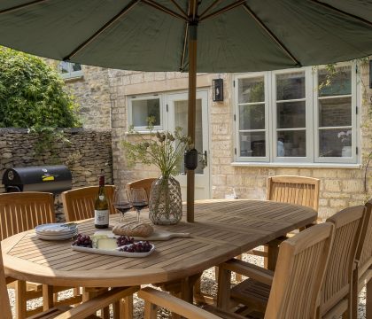 4 Wraggs Row Garden - StayCotswold