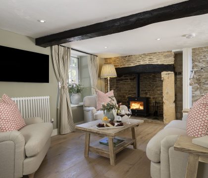 4 Wraggs Row Sitting Room - StayCotswold