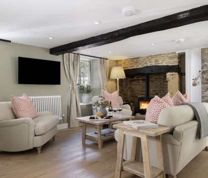 4 Wraggs Row Sitting Room - StayCotswold