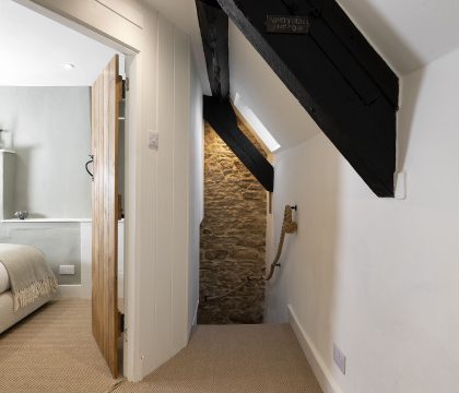 4 Wraggs Row Landing - StayCotswold