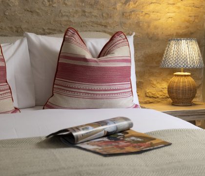 4 Wraggs Row Bedroom 2 - StayCotswold