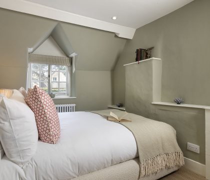 4 Wraggs Row Bedroom 3 - StayCotswold