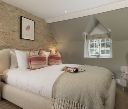 4 Wraggs Row Bedroom 2 - StayCotswold