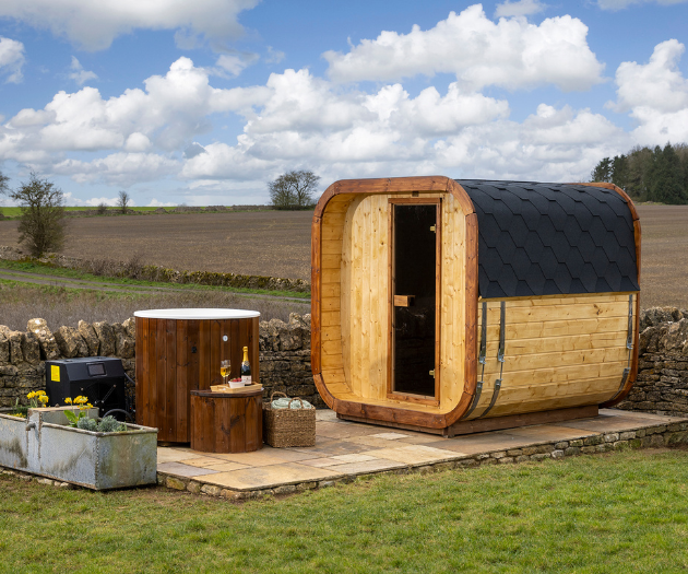 sauna and cold plunge in the Cotswold countryside