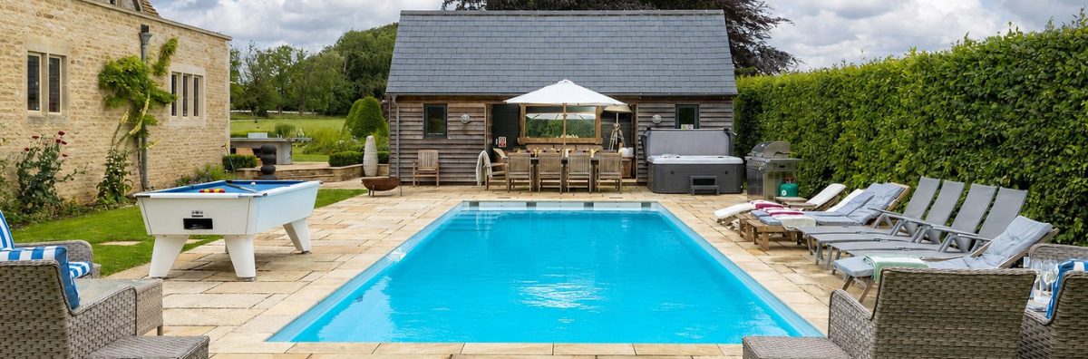 holiday homes with a swimming pool Holiday homes with a swimming pool