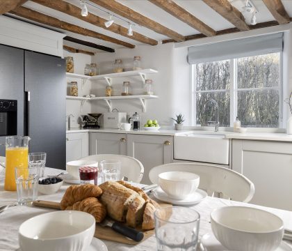 Yew Tree Farmhouse Kitchen - StayCotswold