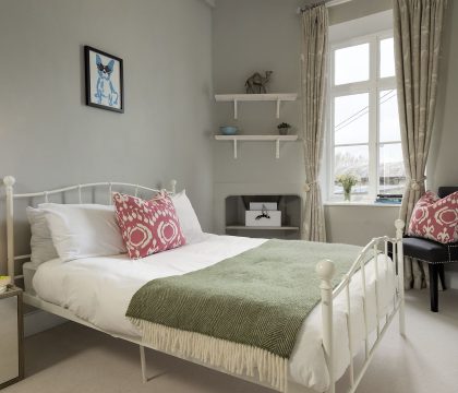 Yew Tree Farmhouse Bedroom 4 - StayCotswold