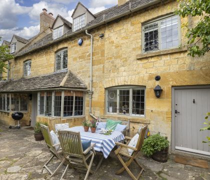 Closes Farm Cottage Outside - StayCotswold