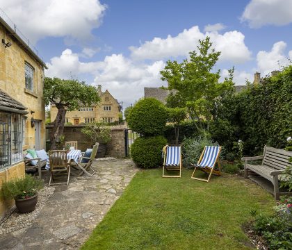 Closes Farm Cottage Outside - StayCotswold