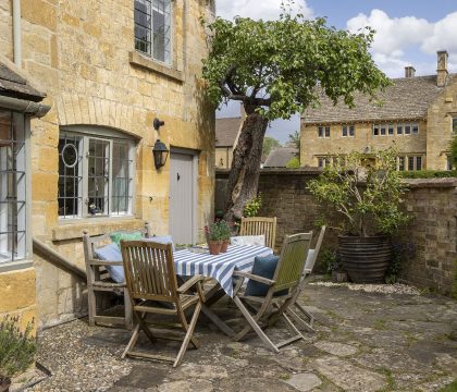 Closes Farm Cottage Outside - StayCotswold