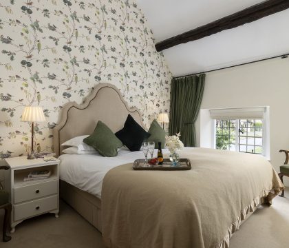 Closes Farm Cottage Bedroom 1 - StayCotswold