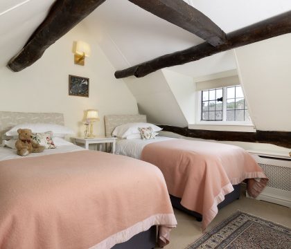 Closes Farm Cottage Bedroom 2 - StayCotswold