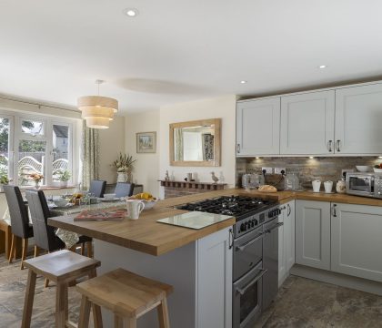 Orchard Cottage Kitchen/Dining Area - StayCotswold