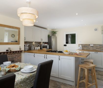 Orchard Cottage Kitchen/Dining Area - StayCotswold