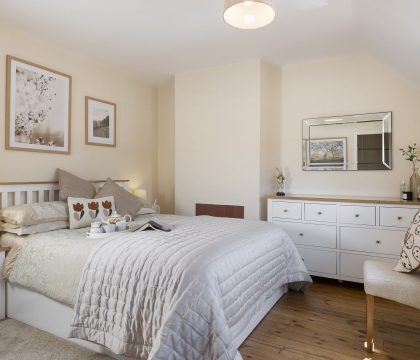 Orchard Cottage Primary Bedroom - StayCotswold