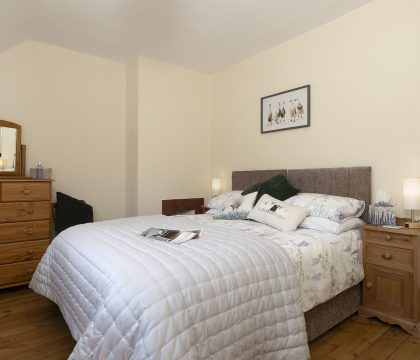 Orchard Cottage Bedroom 2 - StayCotswold