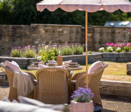 Dove Cottage Garden - StayCotswold