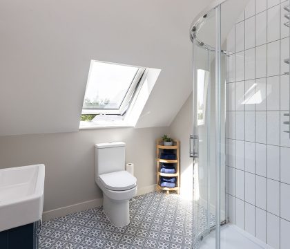 Bramley Lodge Bathroom - StayCotswold