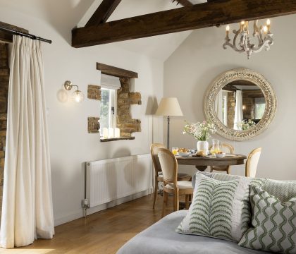 Perry Cottage Dining Area - StayCotswold