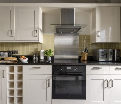 Perry Cottage Kitchen - StayCotswold