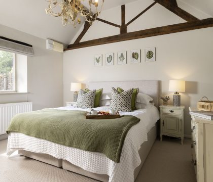 Perry Cottage Primary Bedroom- StayCotswold