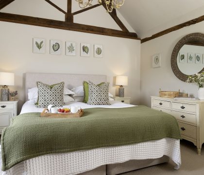 Perry Cottage Primary Bedroom- StayCotswold