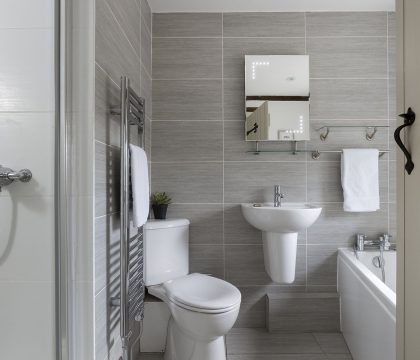 Perry Cottage Primary Bedroom Ensuite - StayCotswold