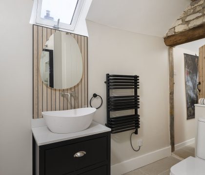 Top House Bedroom 2 Ensuite - StayCotswold