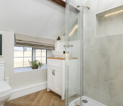 Top House Family Shower Room - StayCotswold