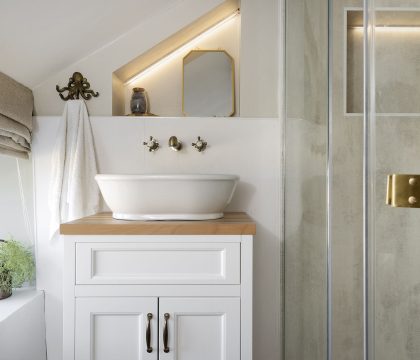Top House Family Shower Room - StayCotswold