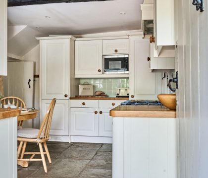 Closes Farm Cottage Kitchen - StayCotswold
