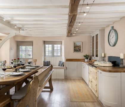 The Roarings Kitchen/Dining Room - StayCotswold