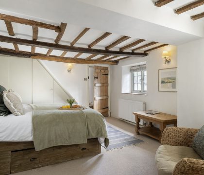 The Roarings Primary Bedroom - StayCotswold