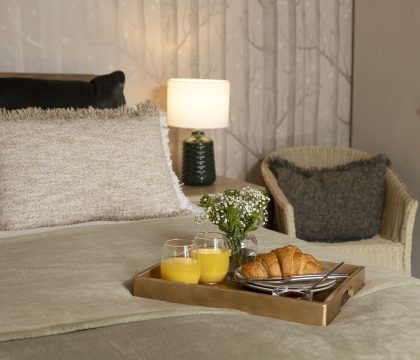 The Roarings Primary Bedroom - StayCotswold