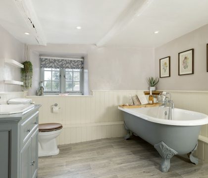 The Roarings Primary Bedroom Ensuite - StayCotswold