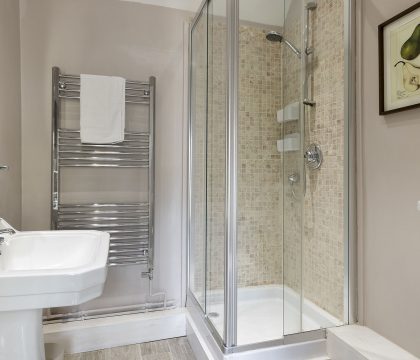 The Roarings Bedroom 6 Ensuite - StayCotswold
