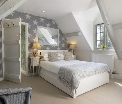 The Roarings Bedroom 4 - StayCotswold